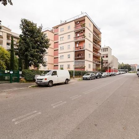 Exclusive Apartment In Eur Lake Рим Екстер'єр фото