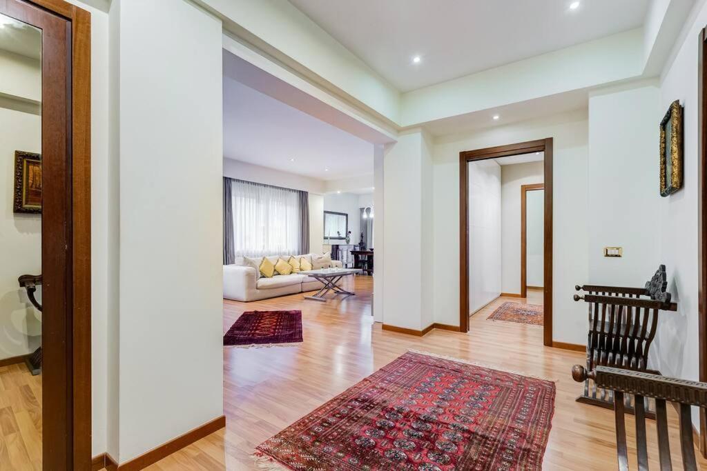 Exclusive Apartment In Eur Lake Рим Екстер'єр фото
