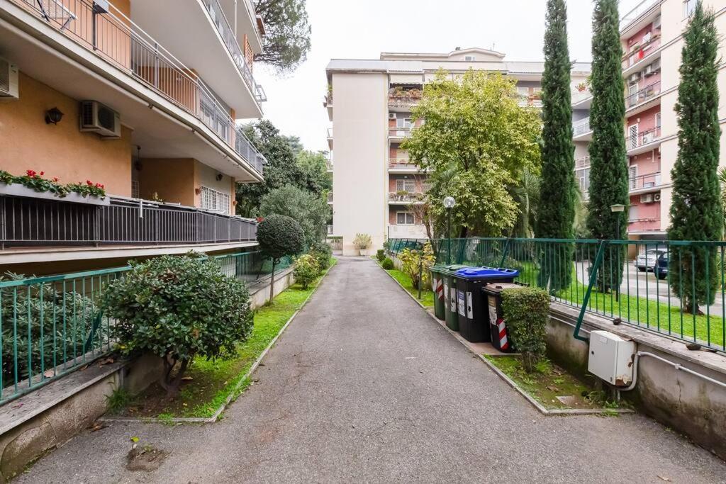 Exclusive Apartment In Eur Lake Рим Екстер'єр фото