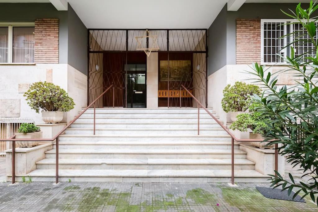 Exclusive Apartment In Eur Lake Рим Екстер'єр фото