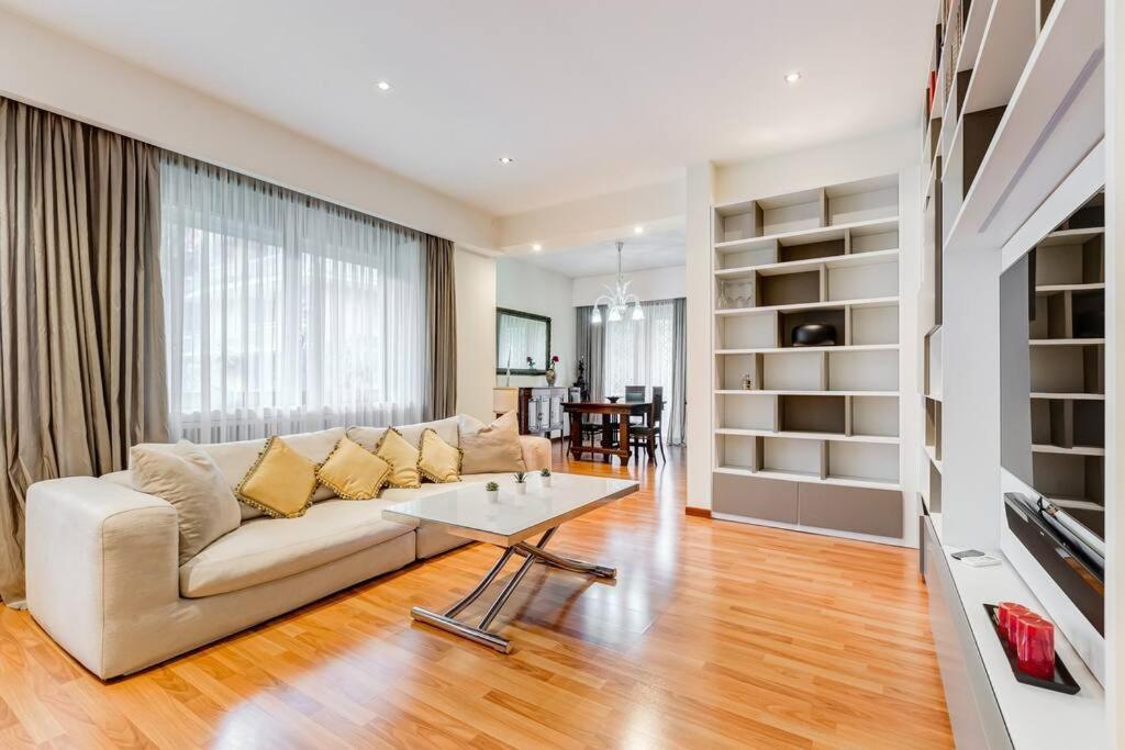 Exclusive Apartment In Eur Lake Рим Екстер'єр фото