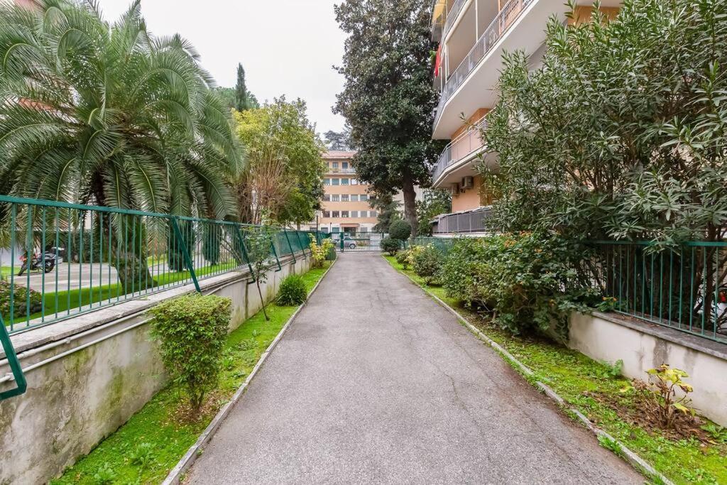 Exclusive Apartment In Eur Lake Рим Екстер'єр фото