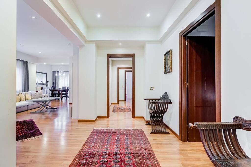 Exclusive Apartment In Eur Lake Рим Екстер'єр фото