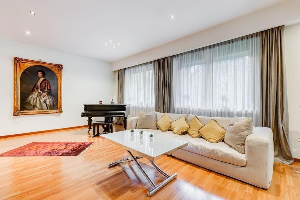 Exclusive Apartment In Eur Lake Рим Екстер'єр фото