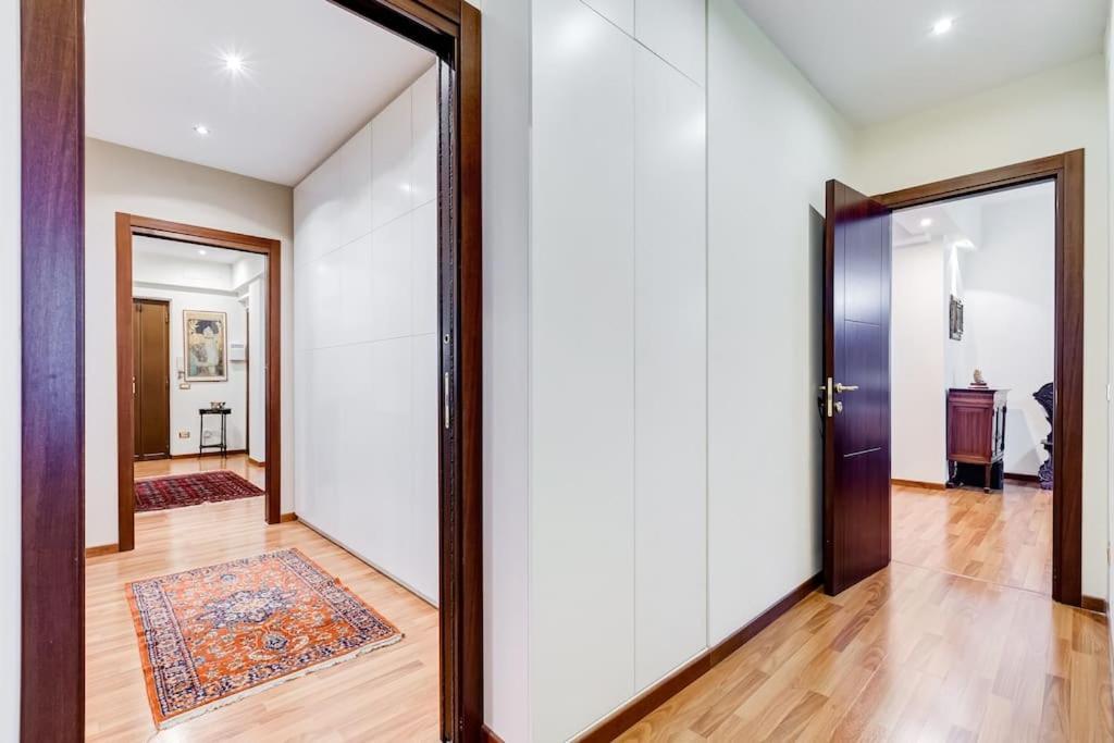 Exclusive Apartment In Eur Lake Рим Екстер'єр фото
