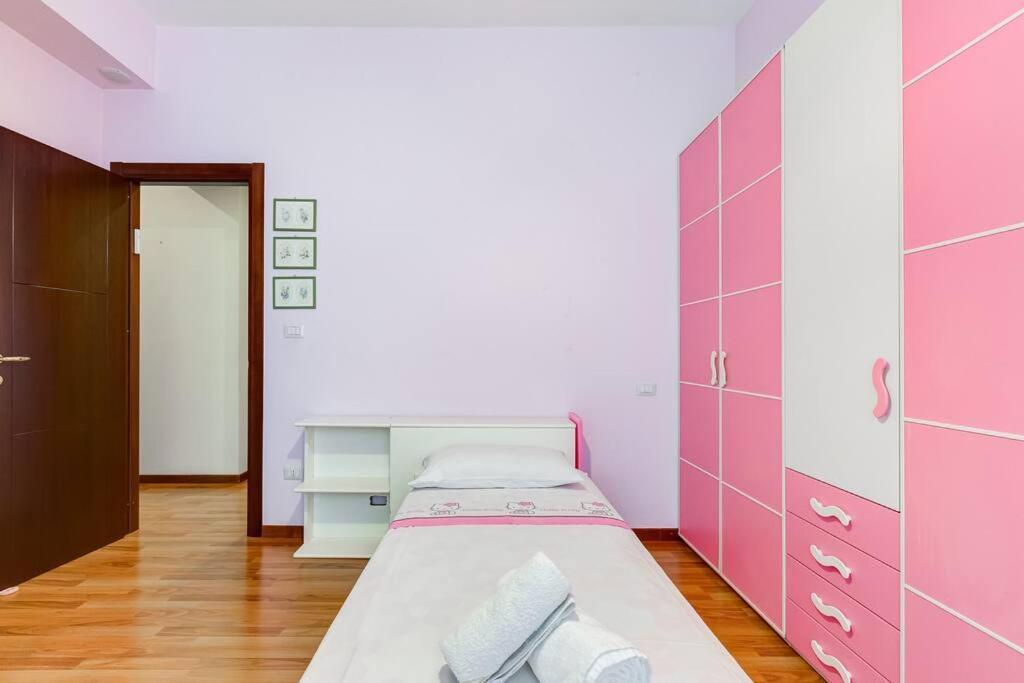 Exclusive Apartment In Eur Lake Рим Екстер'єр фото