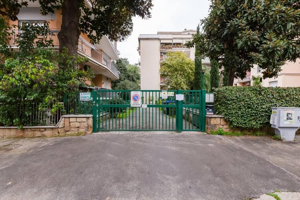 Exclusive Apartment In Eur Lake Рим Екстер'єр фото