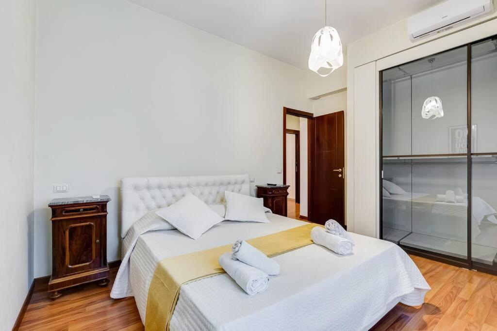 Exclusive Apartment In Eur Lake Рим Екстер'єр фото