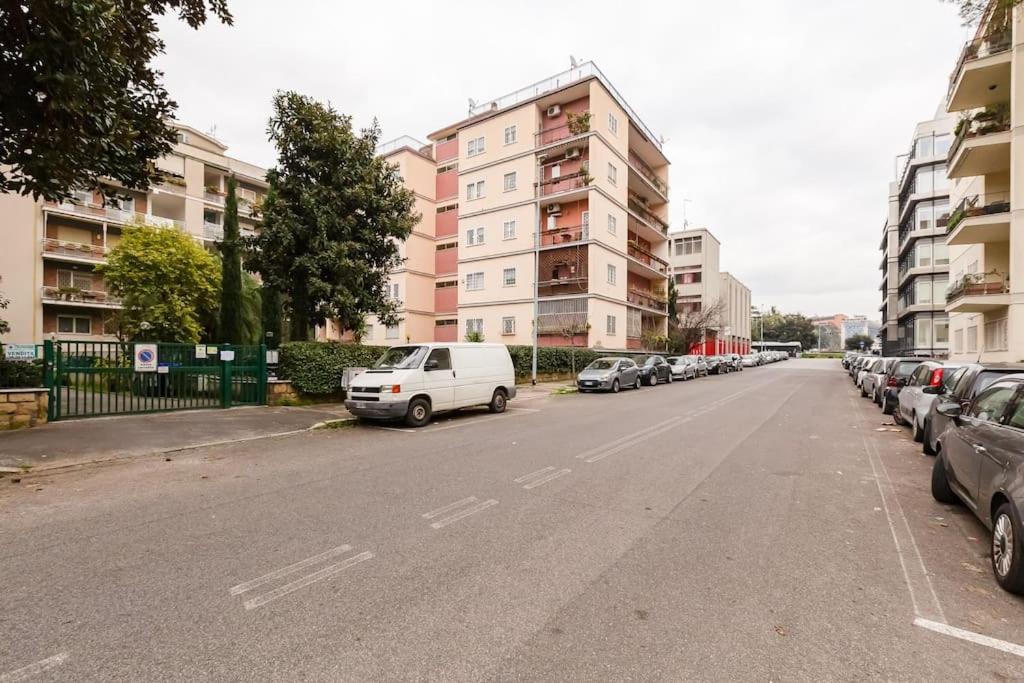 Exclusive Apartment In Eur Lake Рим Екстер'єр фото