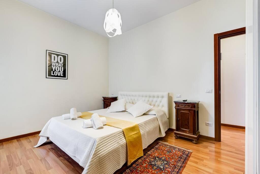 Exclusive Apartment In Eur Lake Рим Екстер'єр фото